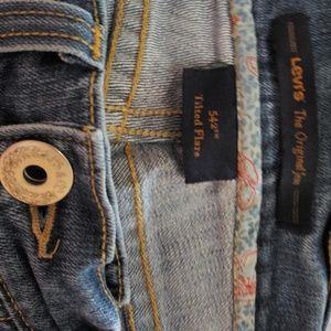 Levi 542 Tilted Flare Jean's 8M
